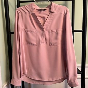 Nine West M pale pink dusty rose blouse V-neck notched collar w/ snaps & pockets
